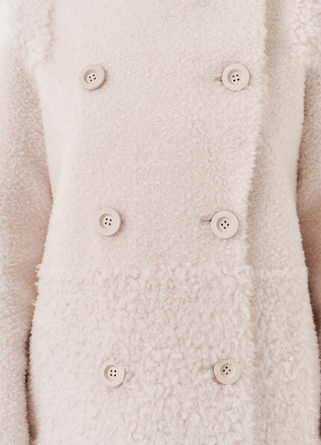 Женское полупальто из эко меха белого цвета  модель № 79481 универмаг малина