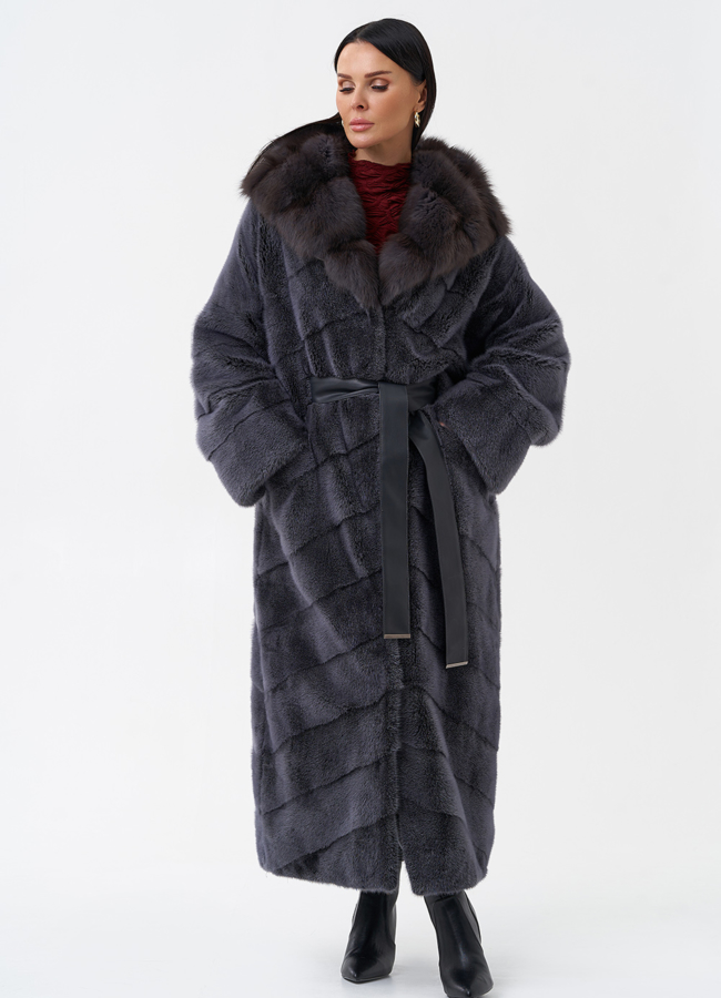 Шуба из норки с капюшоном из куницы модель № 29252 меха малина