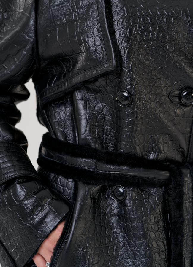 Женская дубленка с английским воротником  модель № 23351 универмаг малина