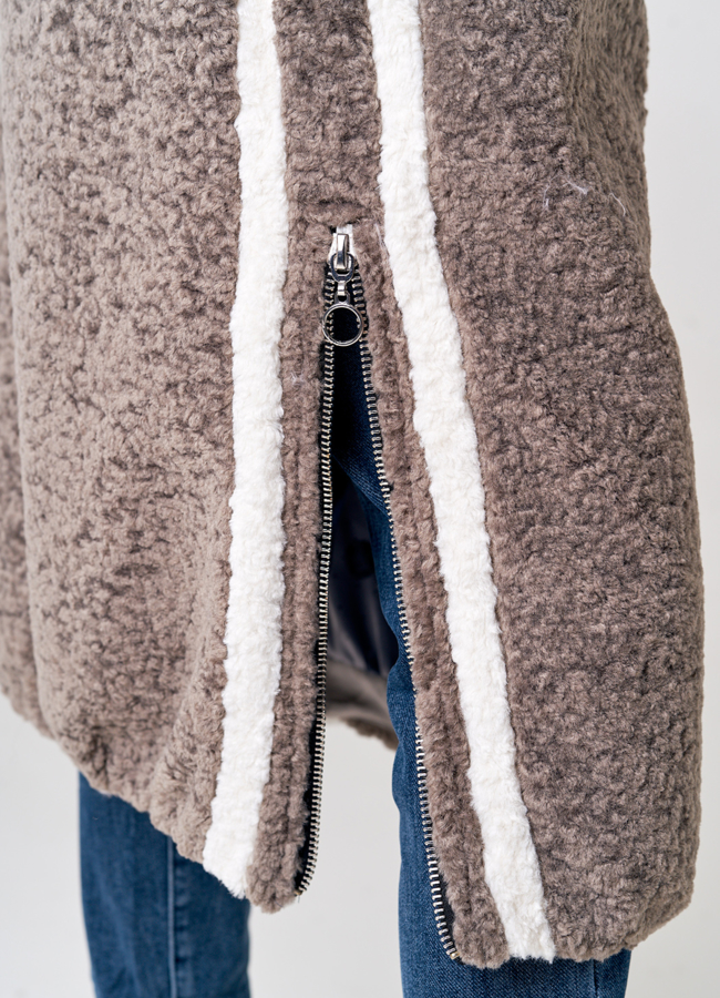 Удлиненное пальто с капюшоном в бежевом цвете модель № 21569 в рассрочку