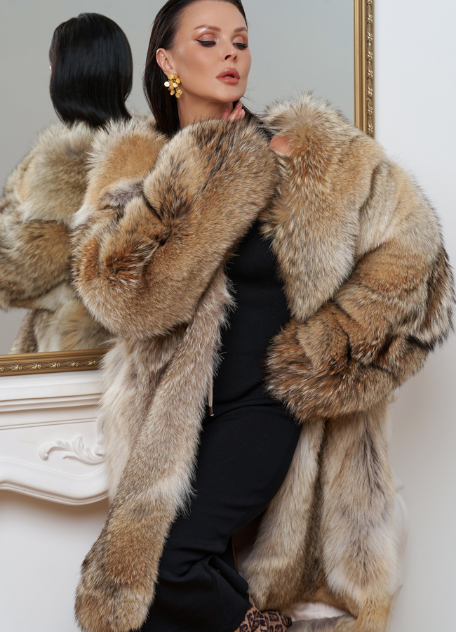 Удлиненная шуба из меха койота модель № 27621 универмаг малина