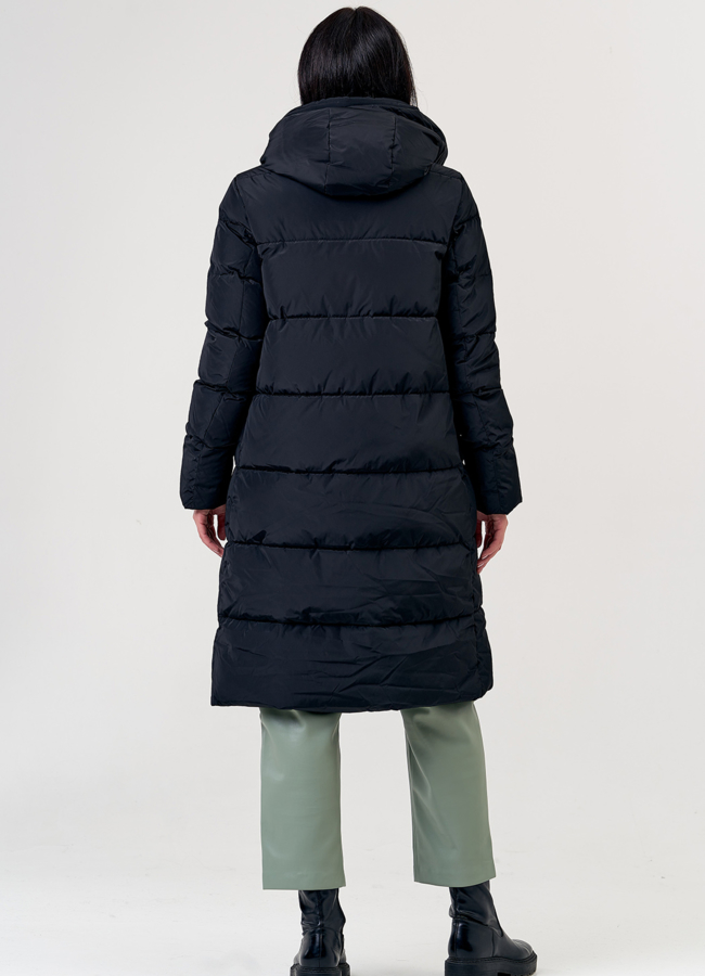 Женский пуховик прямого кроя в черном цвете модель № 3579 в кредит