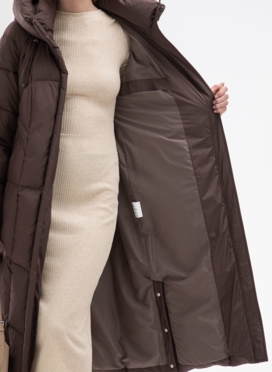 Женский пуховик с капюшоном и поясом