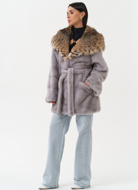 Женская шуба из меха норки с капюшоном из меха рыси