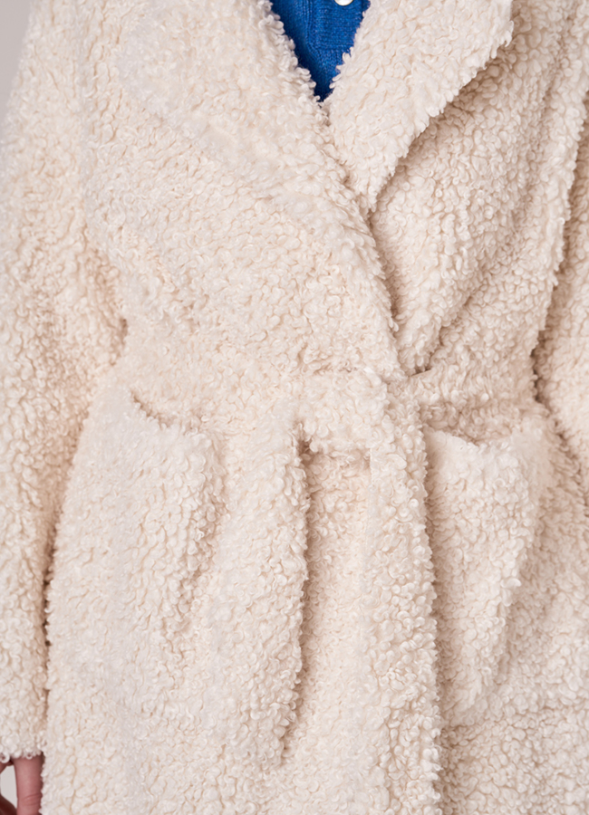 Белая шуба из шерсти с английским воротником модель № 8232 универмаг малина