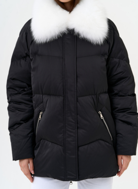 Женский пуховик с отделкой из меха песца