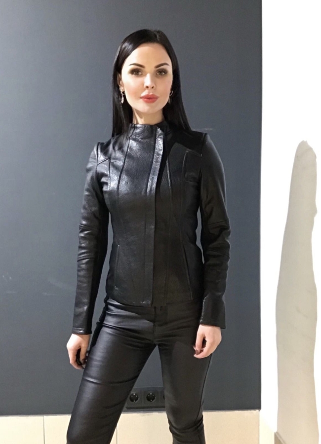 Куртка кожаная черного цвета модель № 5172 меха малина