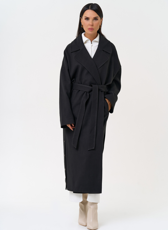 Женское пальто черного цвета с функциональными кнопками