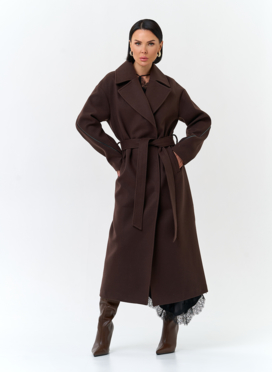 Женское пальто с английским воротником