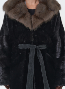 Норковая шуба с капюшоном из меха куницы