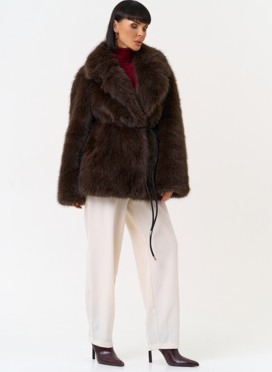 Женская шуба из эко меха с английским воротником Женская шуба из эко меха с английским воротником