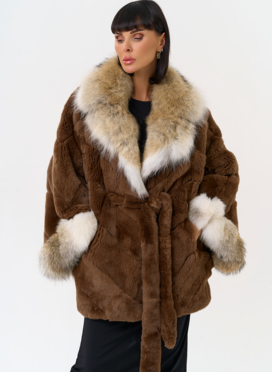 Шуба из кролика с отделкой из меха койота Шуба из кролика с отделкой из меха койота