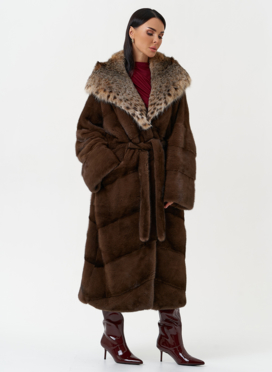 Женская шуба из меха норки с капюшоном из меха рыси