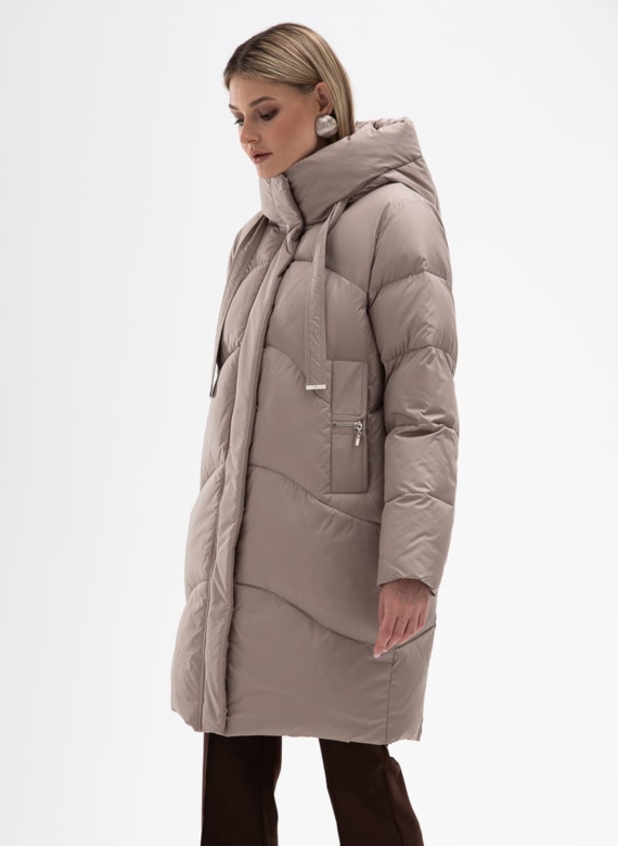 Женский пуховик  капюшоном