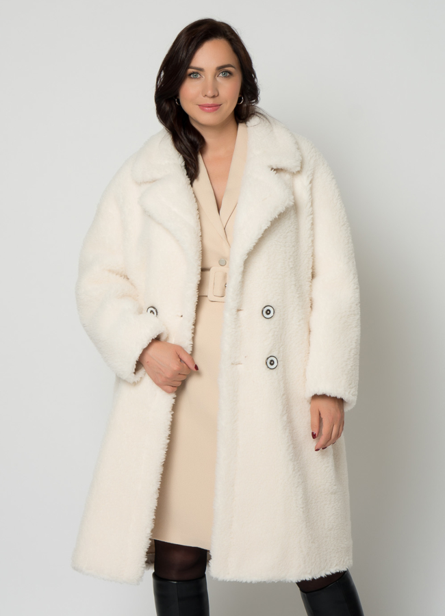 Полупальто из эко меха белого цвета с английским воротником модель № 19427 универмаг малина