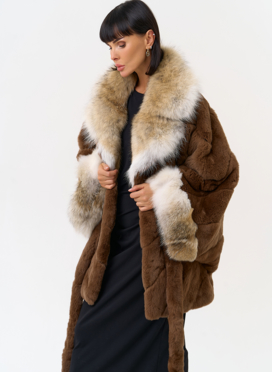 Шуба из кролика с отделкой из меха койота Шуба из кролика с отделкой из меха койота