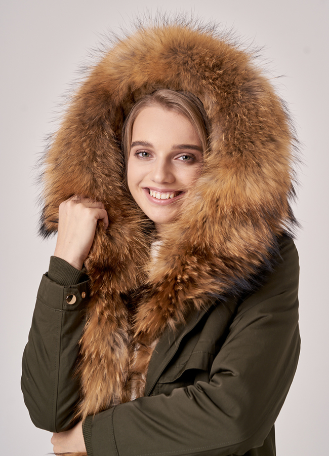 Удлиненная парка с енотом  модель № 18942 универмаг малина