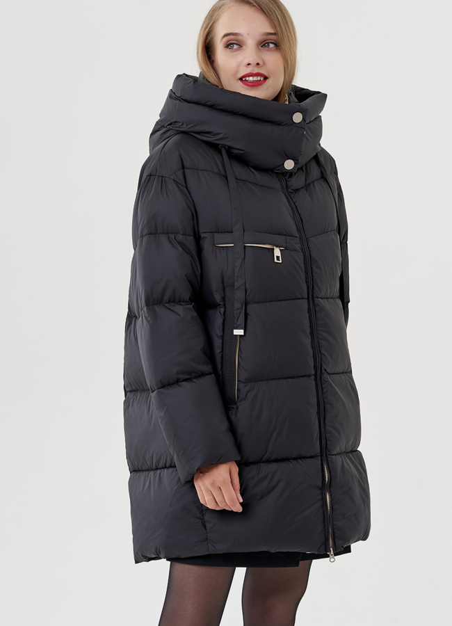 фото Женский пуховик с капюшоном черного цвета  модель № 82047