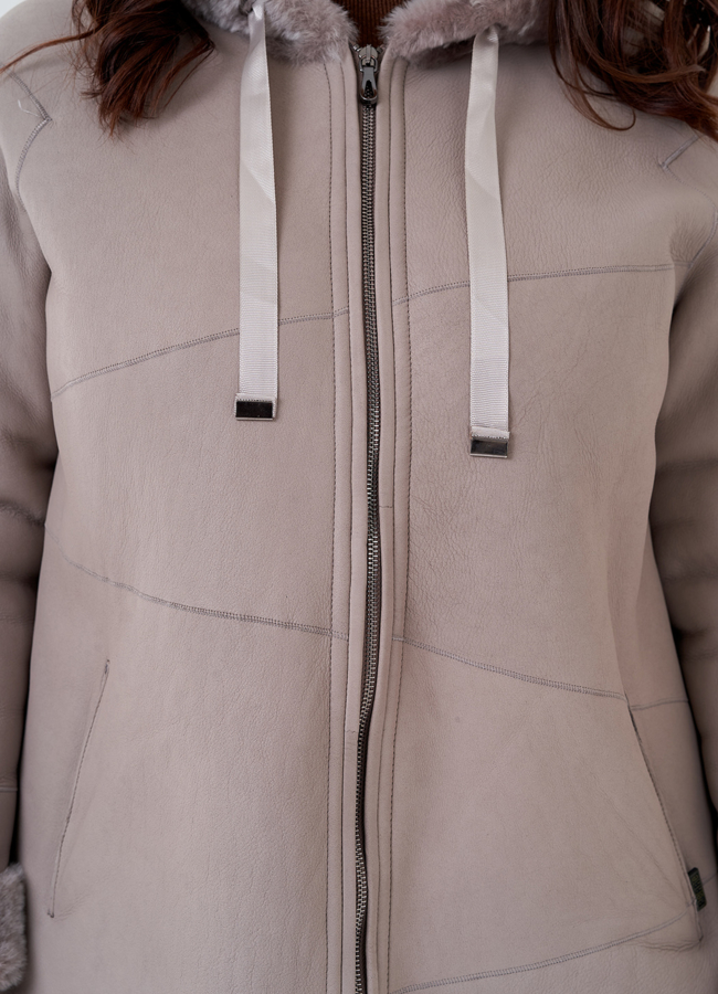 Женская дубленка  капюшоном модель № 23876 универмаг малина