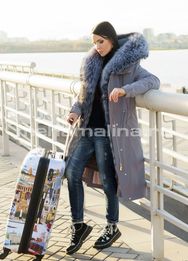 Удлиненная парка серого цвета, отделка чернобурка модель № 3956 в рассрочку