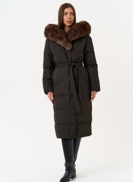 Женский пуховик с капюшоном из меха песца