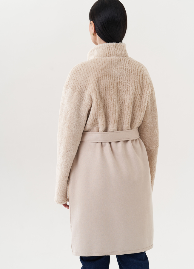 Светлая двухсторонняя эко дубленка модель № 26732 в кредит