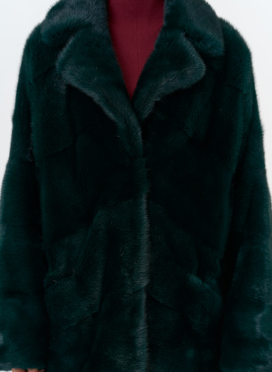 Шуба из меха норки с английским воротником в зеленом цвете