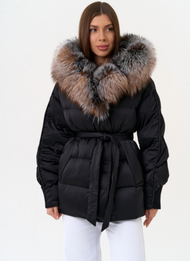 Женский пуховик с капюшоном из меха блюфрост