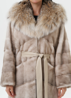 Женская норковая шуба с капюшоном из рыси