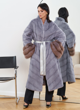 Женская шуба из меха норки с отделкой из меха куницы