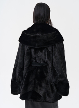 Шуба с капюшоном и норки Шуба с капюшоном и норки