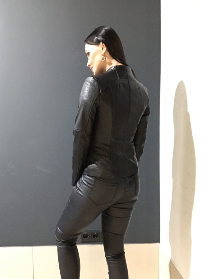 фото Куртка кожаная черного цвета модель № 5172