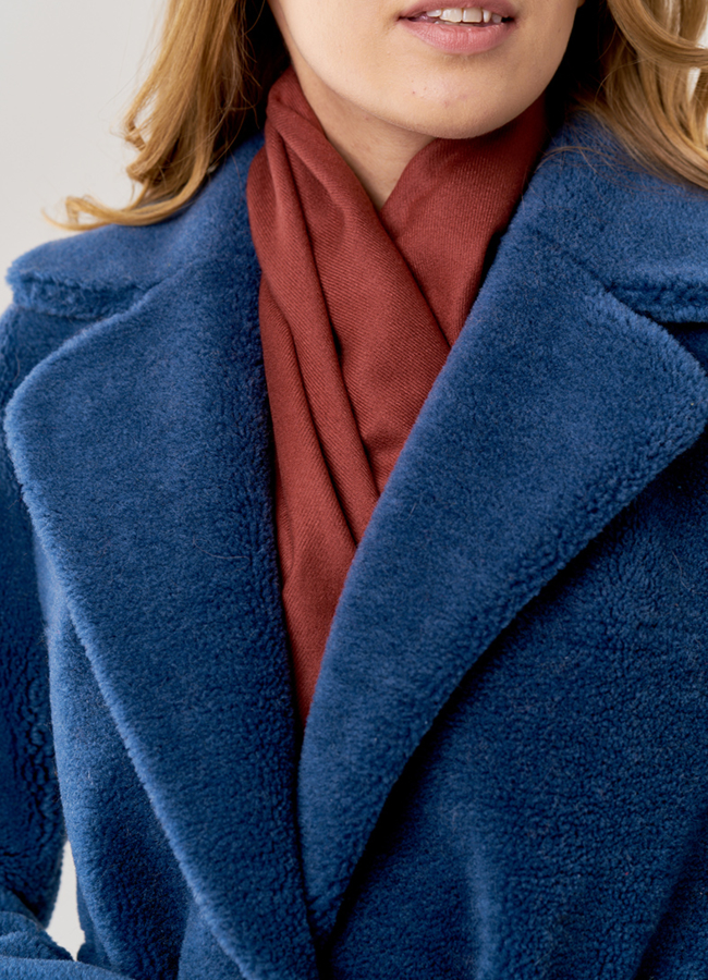 Палантин однотонный  модель № 25 меха малина