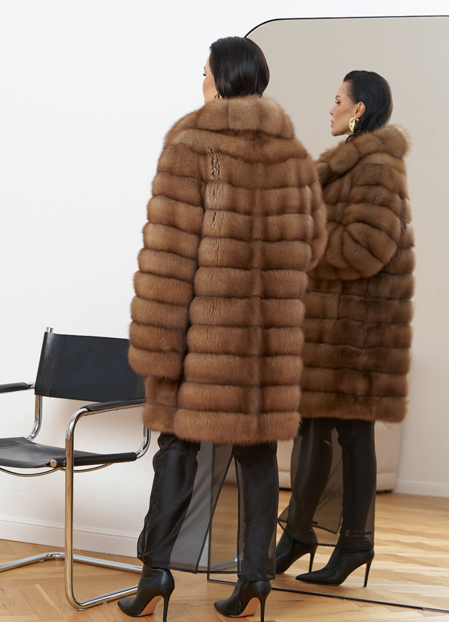 Шуба из куницы с английским воротником модель № 24559 в кредит