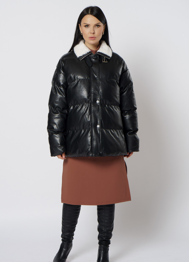 фото Куртка из эко кожи черного цвета с воротником стойкой модель № 21712