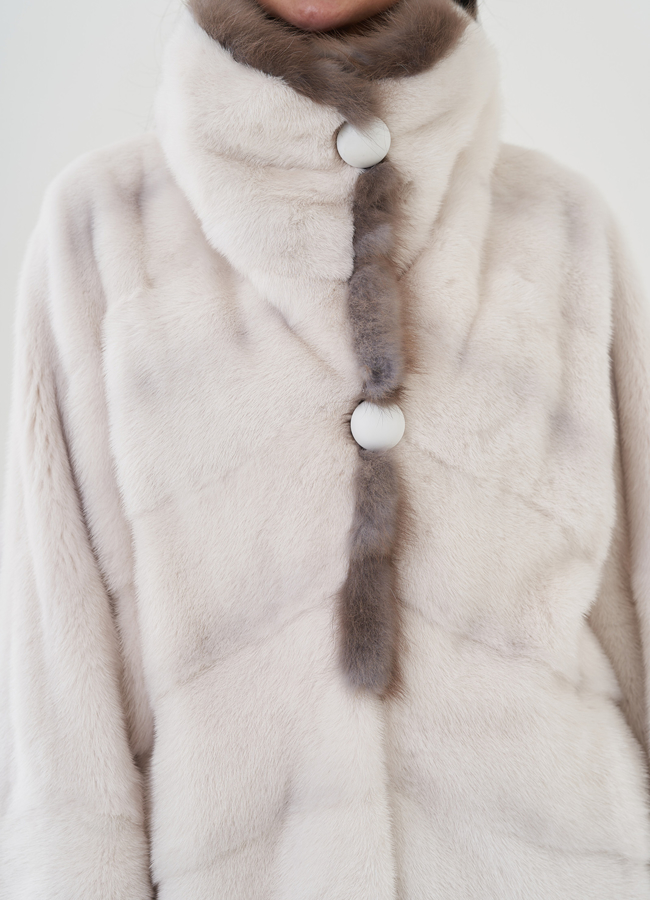 Белая шуба из норки с куницей модель № 24829 универмаг малина