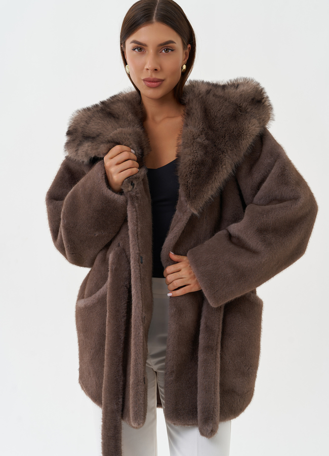 Оверсайз шуба из эко меха с капюшоном модель № 28648 универмаг малина