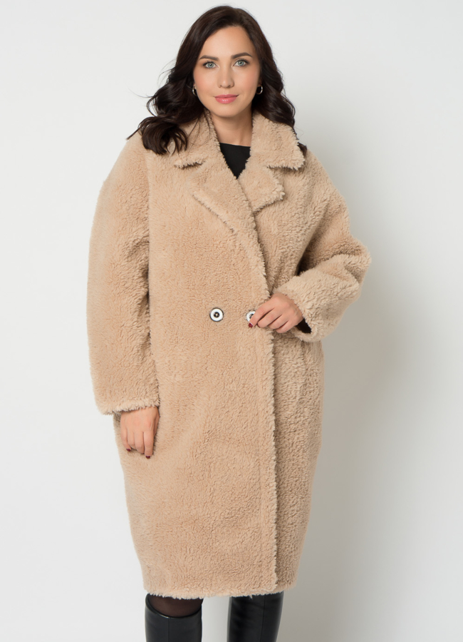 Полупальто из эко меха бежевого цвета с английским воротником модель № 19426 меха малина