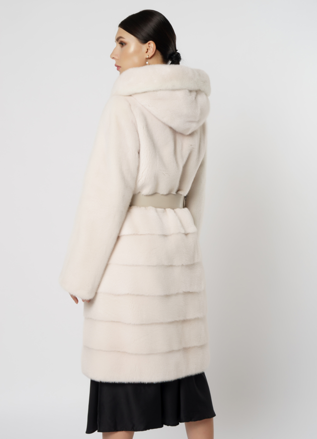 Светлая норковая шуба из скандинавской норки модель № M-139 в кредит