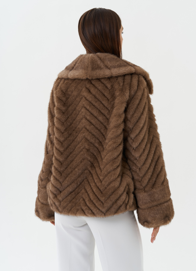 Короткая куртка из эко меха модель № 26672 универмаг малина