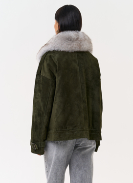 Короткий пуховик из натуральной замши