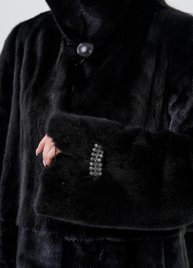 Норковая шуба черного цвета  модель № 23991 универмаг малина