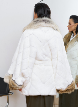 Шуба из кролика с отделкой из меха койота Шуба из кролика с отделкой из меха койота