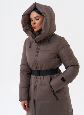 Длинный пуховик бежевого цвета