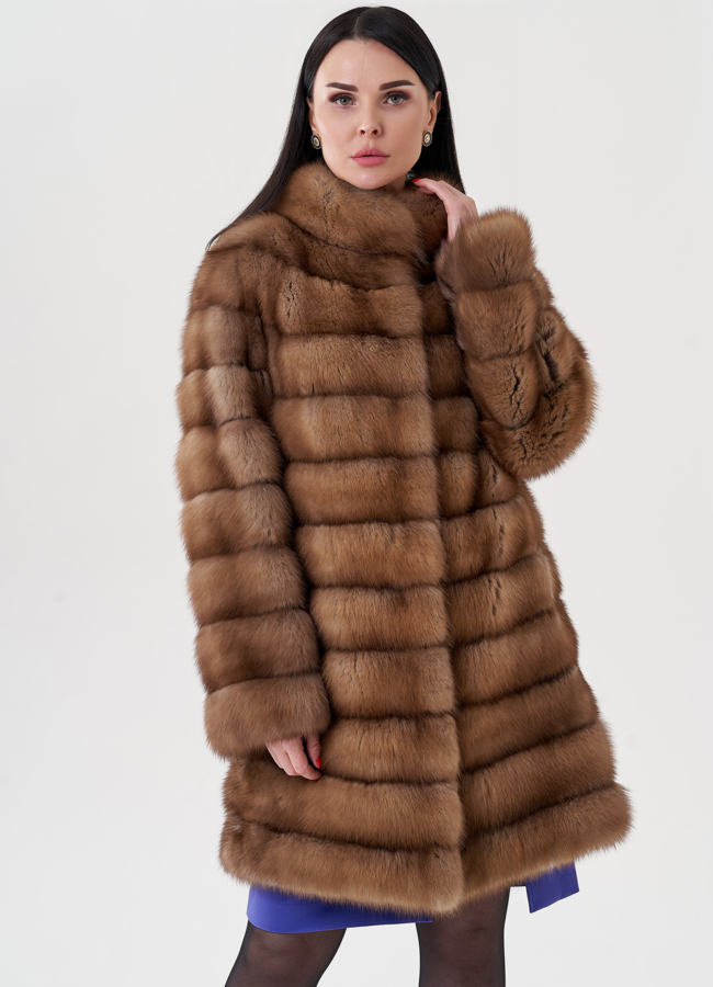 фото Шуба из куницы с воротником стойка модель № 24501