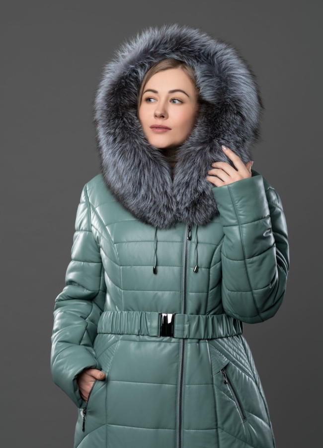 Пуховик приталенный на молнии с капюшоном модель № 1919 в рассрочку