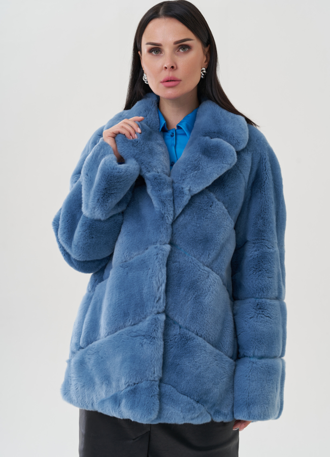 Шуба голубого цвета из меха кролика модель № 25322 в кредит