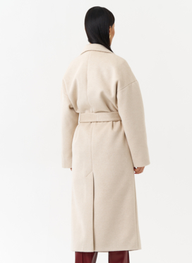 Женское пальто с английским воротником