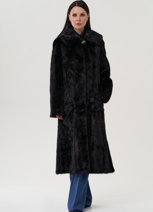 Шуба черного цвета с капюшоном модель № 25476 универмаг малина