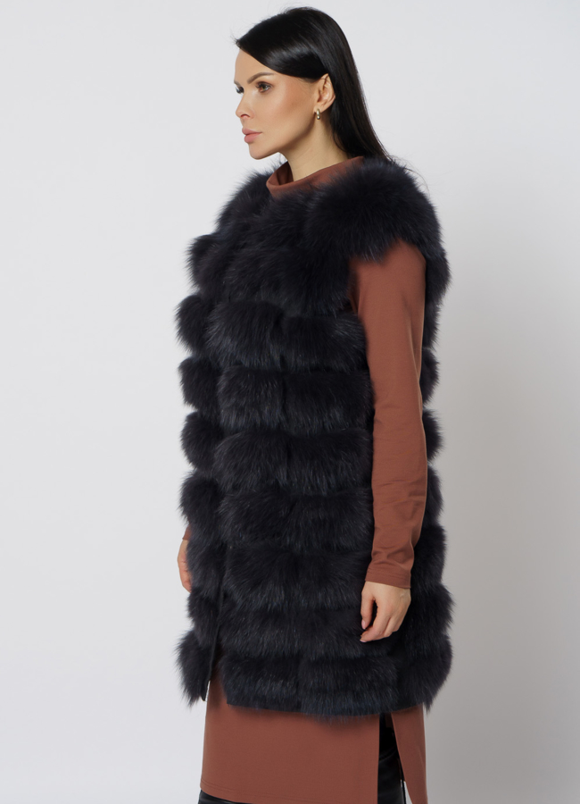 Удлиненная меховая жилетка из песца в цвете графит модель № 21719 в кредит